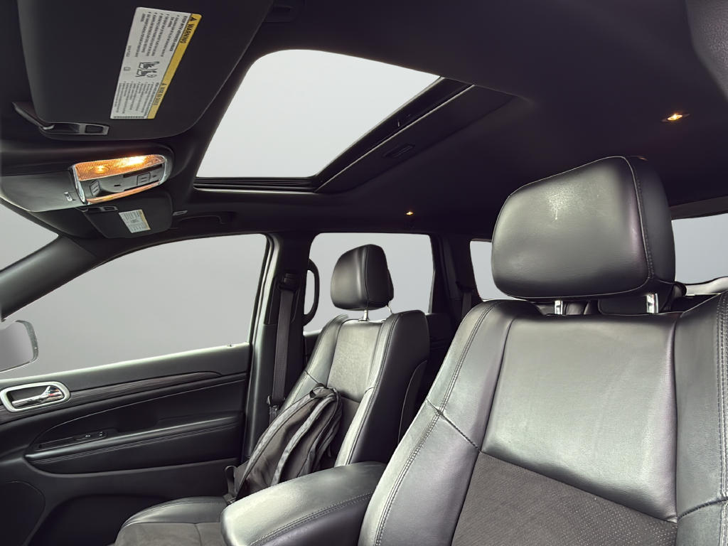 Used 2022 Red Jeep Laredo X image 35