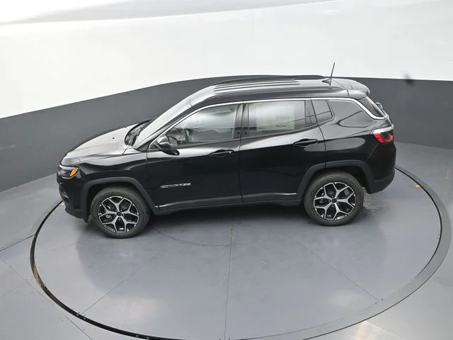 New 2026 Diamond Black Crystal Pearl-Coat Exterior Paint Jeep Limited image 14