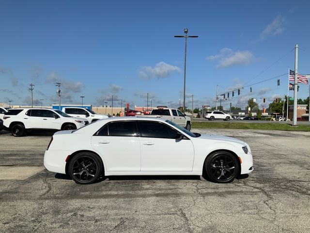 Used 2022 White Chrysler Touring image 6