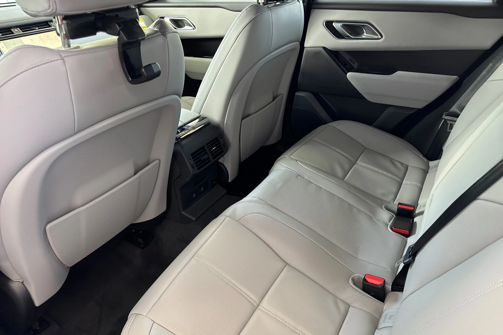 New 2026 Batumi Gold Land Rover Belgravia Edition image 4