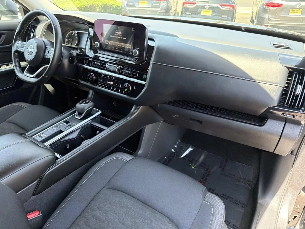 Used 2025 GUN METALLIC Nissan SV image 34