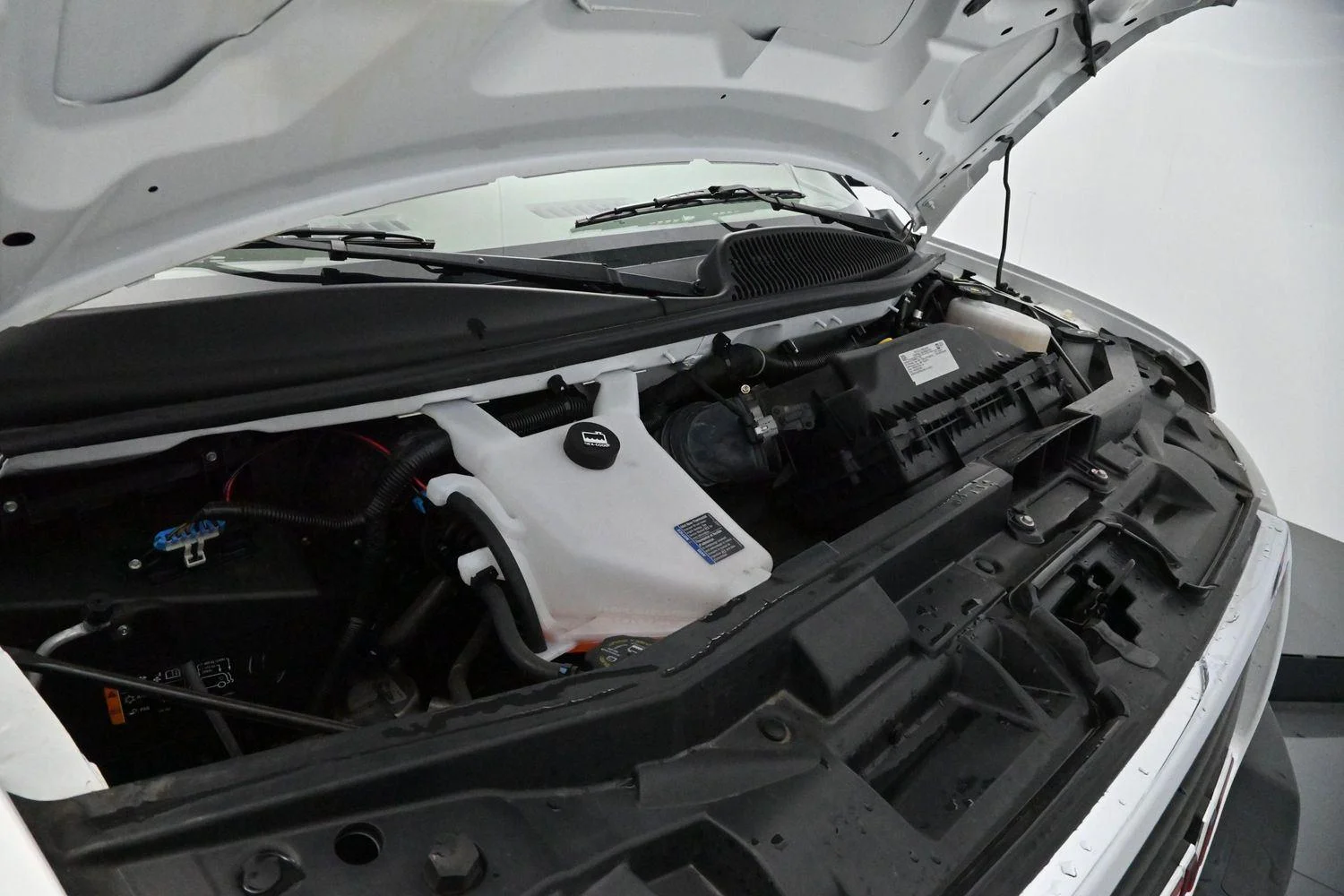 Used 2024 Summit White GMC Work Van image 28
