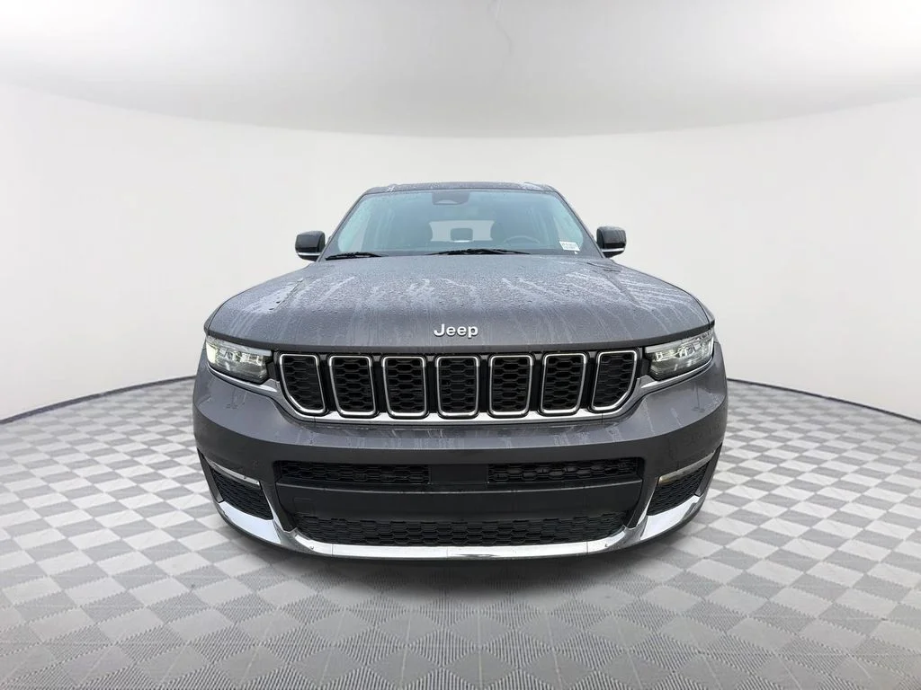 Used 2022 Gray Jeep Limited image 2