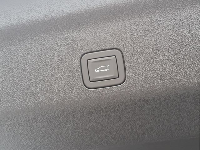 New 2026 Polar White Tricoat Chevrolet High Country image 23
