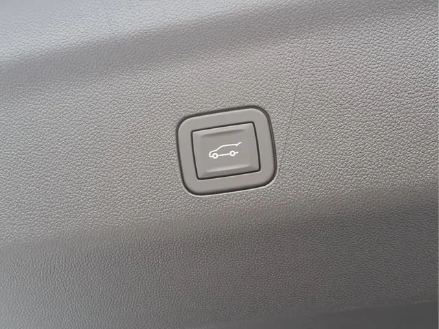 New 2026 Polar White Tricoat Chevrolet High Country image 23