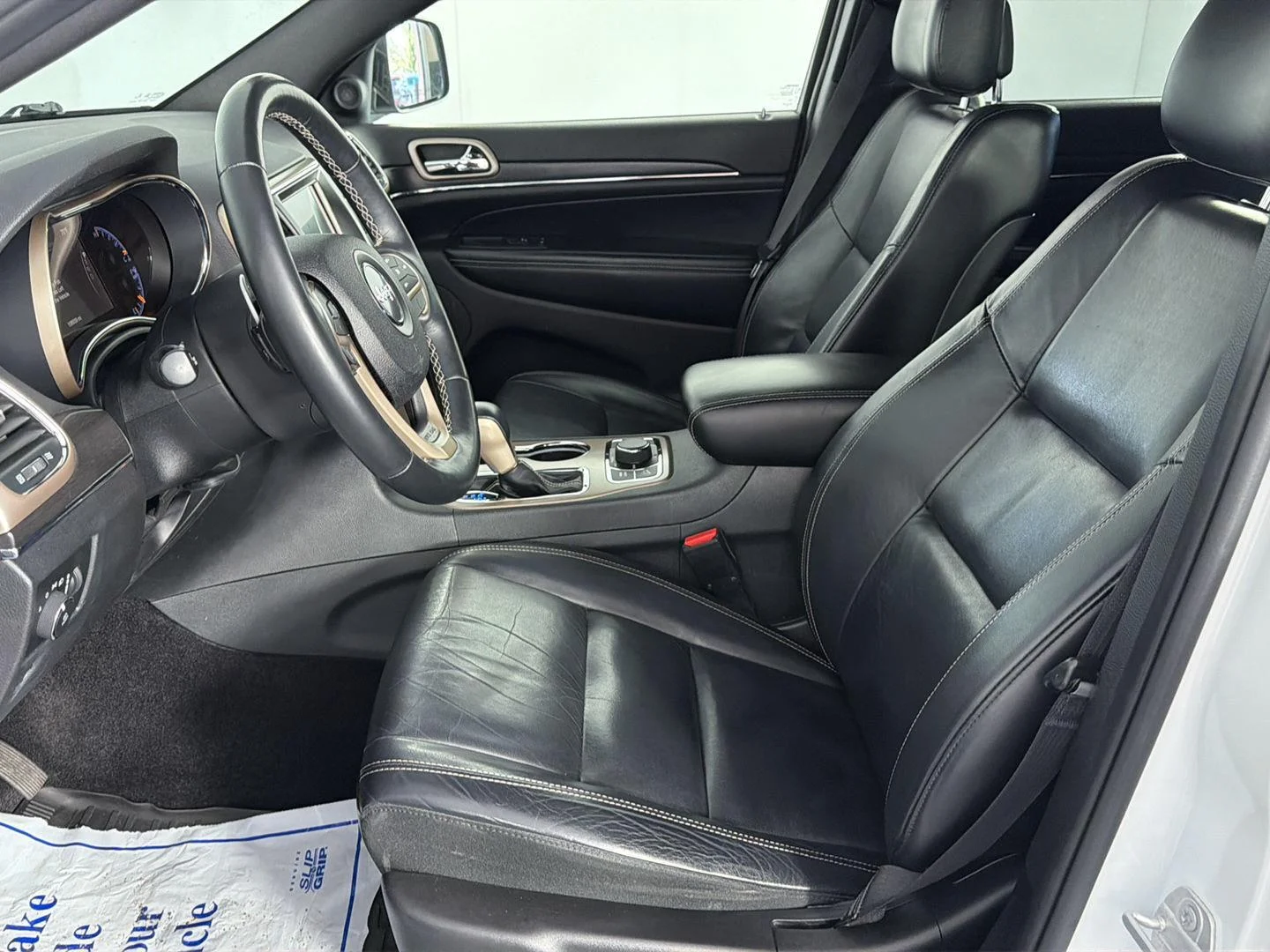Used 2017 Bright White Clearcoat Jeep Limited image 24
