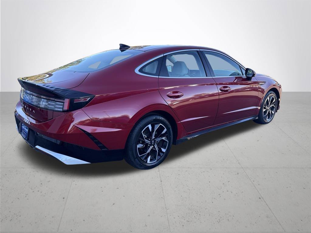 Used 2024 Red Hyundai SEL image 6