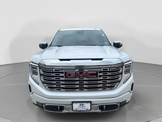 Used 2023 White GMC Denali image 2