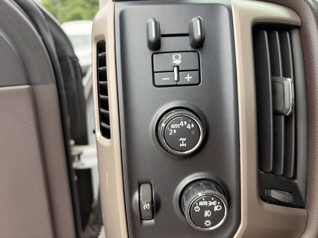 Used 2017 White GMC Denali image 21