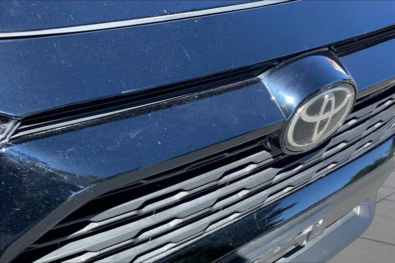 Used 2025 Midnight Black Metallic Toyota XLE Premium image 27