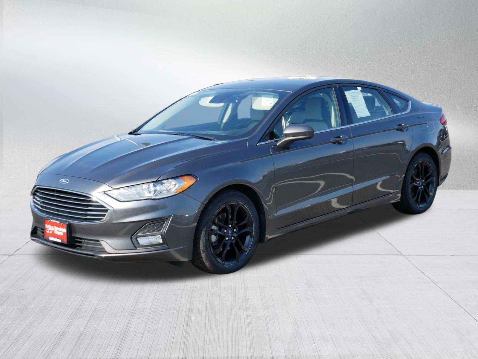 Used 2020 Magnetic Metallic Ford SE image 3