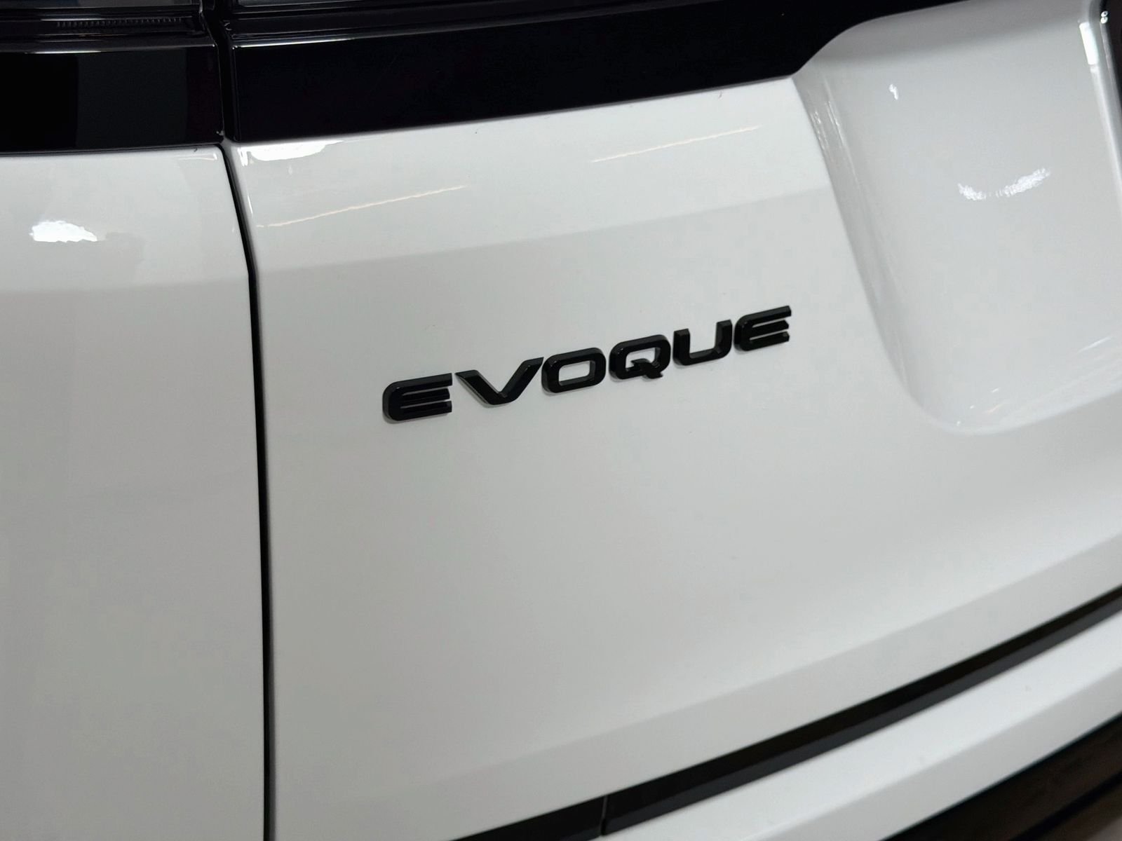 New 2026 Fuji White Land Rover Hoxton Edition image 30