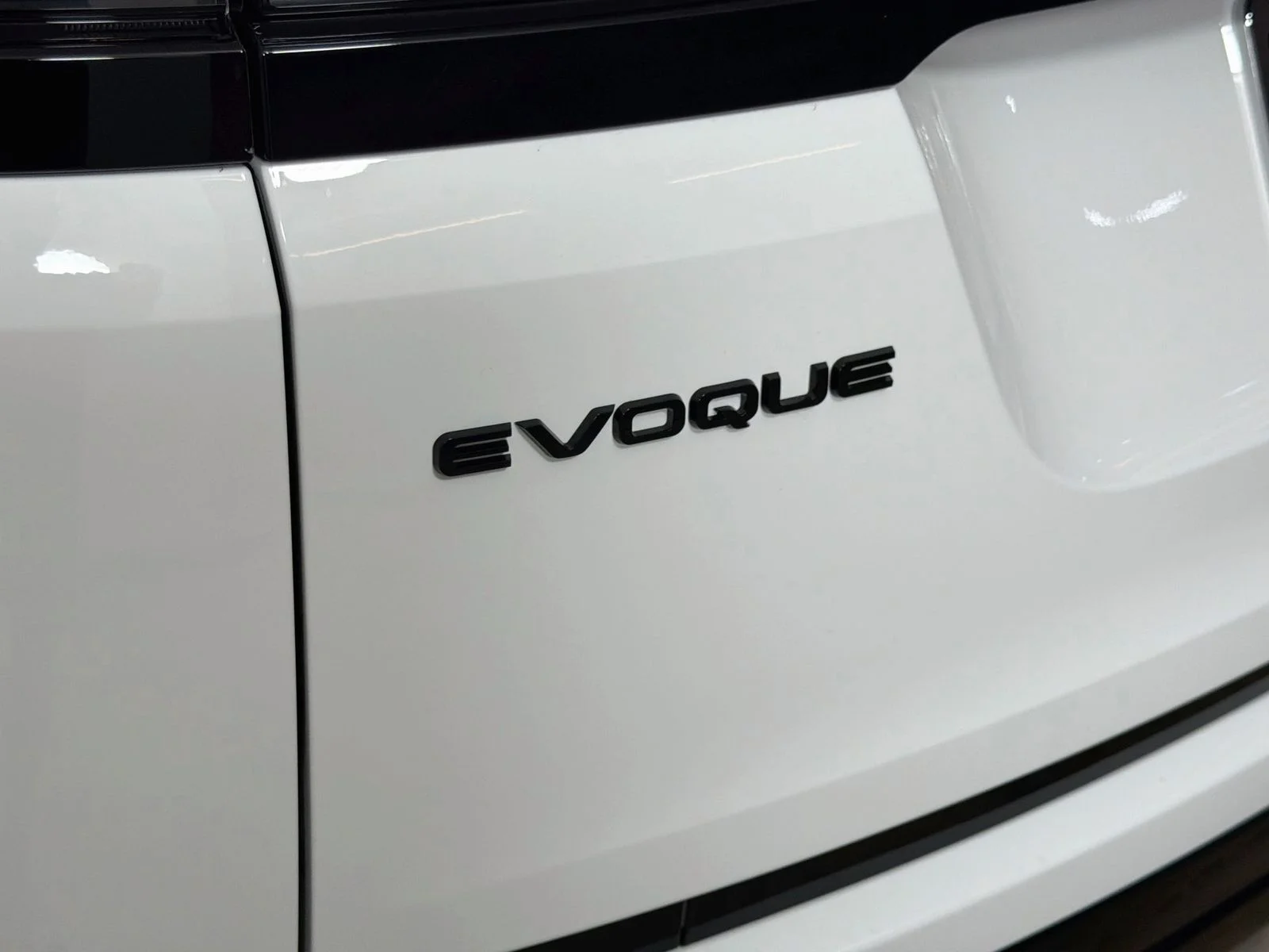 New 2026 Fuji White Land Rover Hoxton Edition image 30