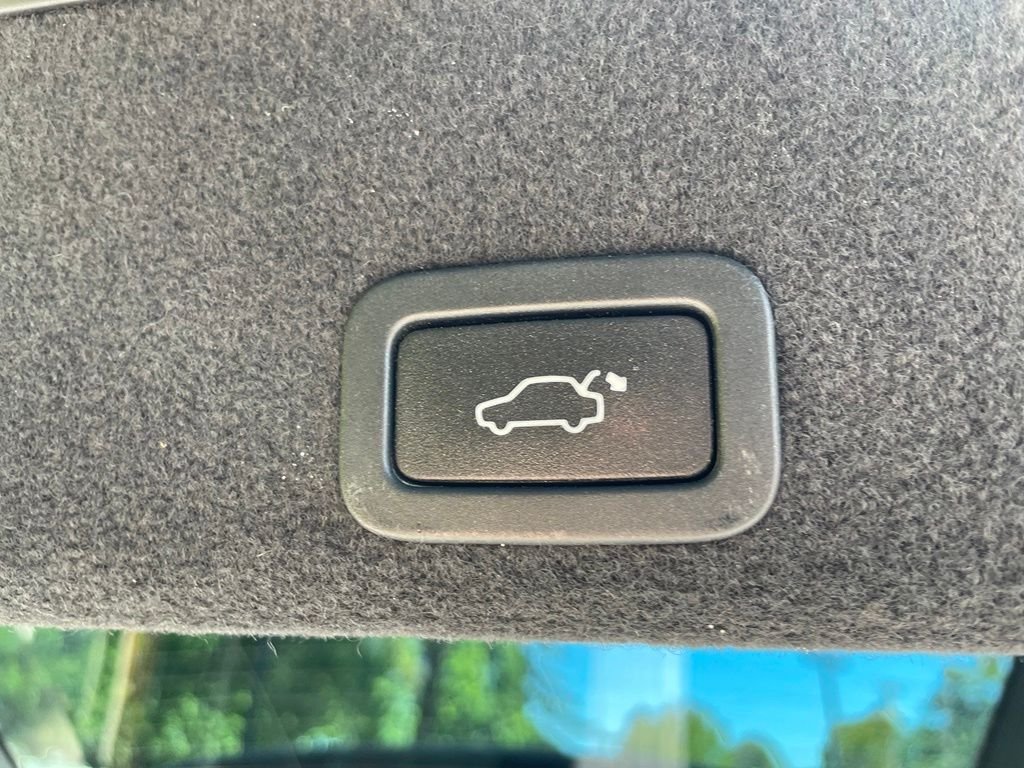 Used 2017 Onyx Black Metallic Volvo T6 Inscription image 18