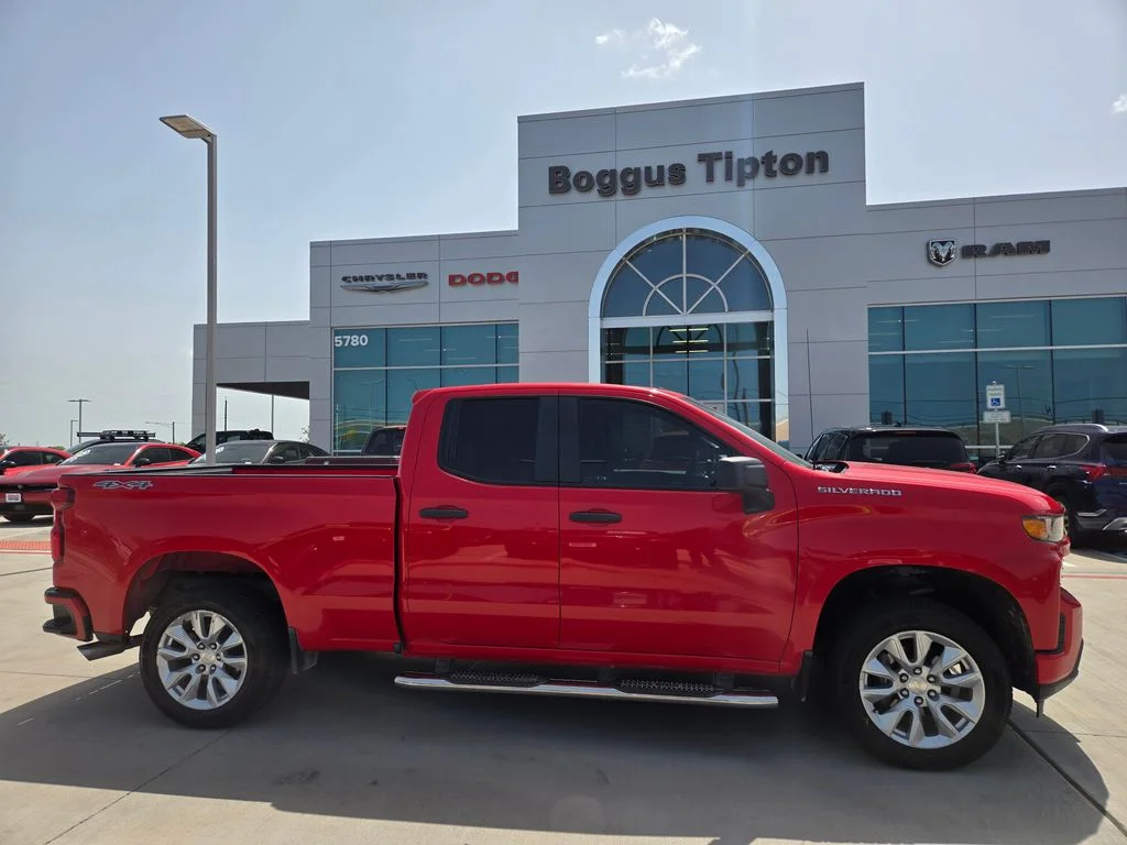 Used 2019 Red Chevrolet Custom image 2