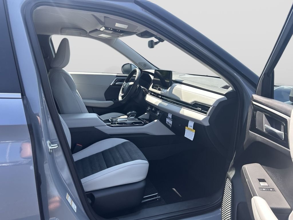 New 2026 MOONSTONE GRY M Mitsubishi SE image 18