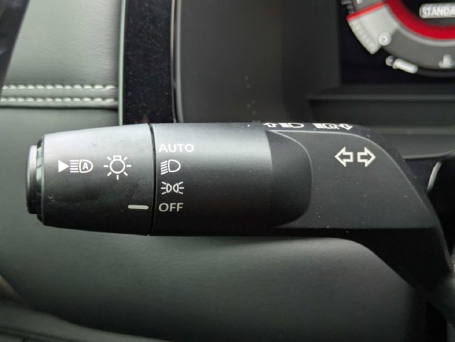 Used 2025 Gray Nissan Platinum image 28