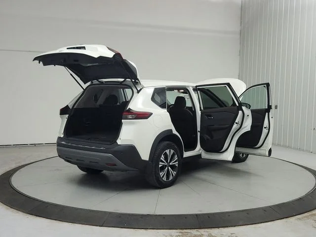 Used 2022 White Nissan SV image 16