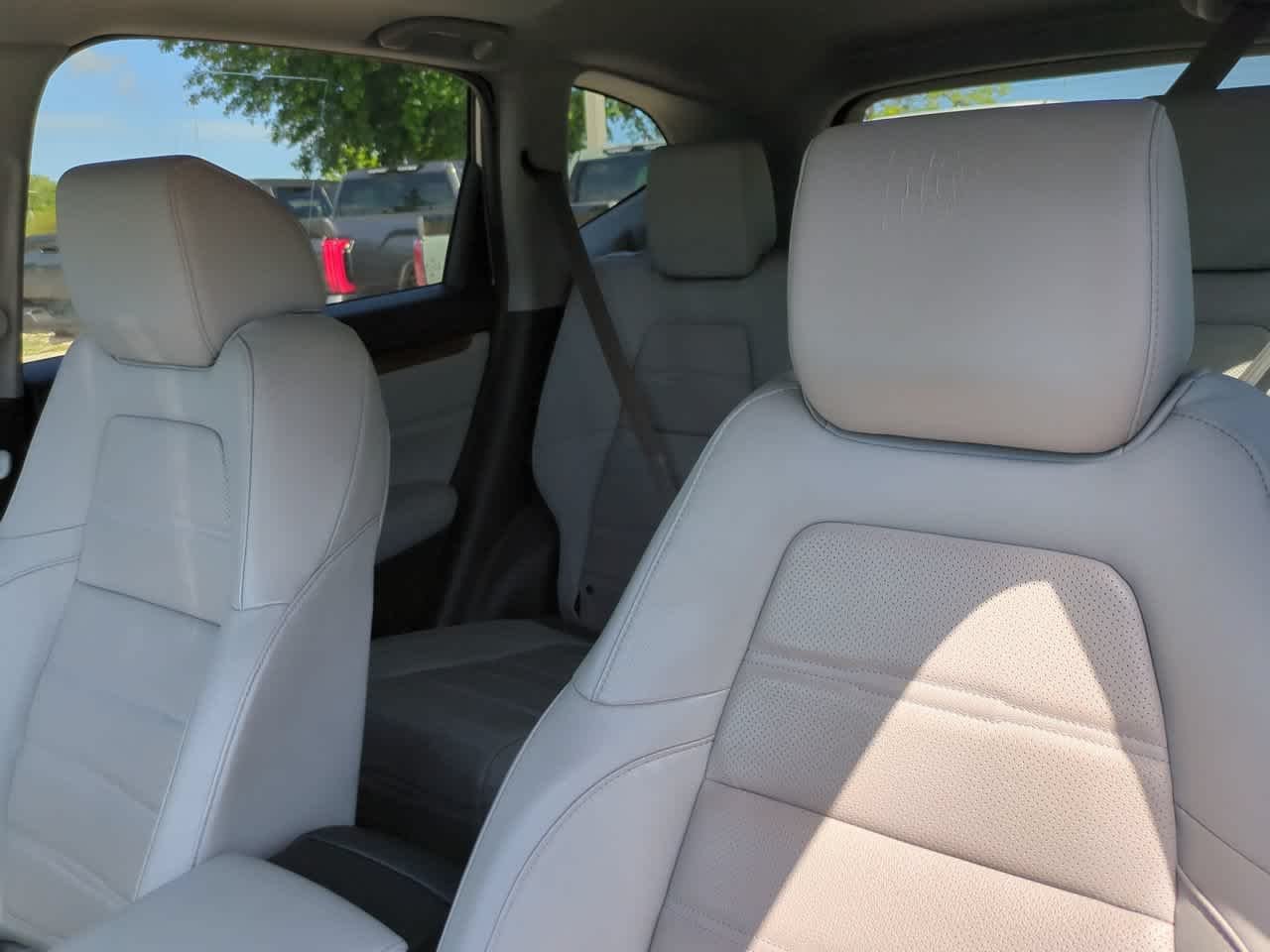 Used 2022 Lunar Silver Metallic Honda Touring image 8