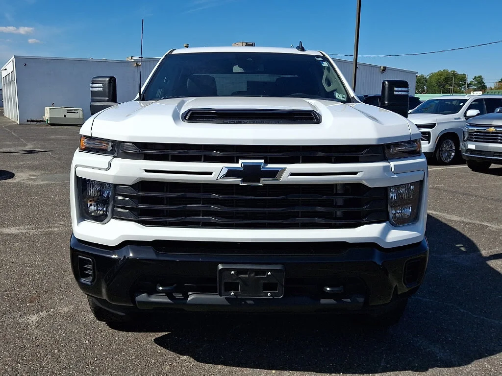 Used 2024 White Chevrolet Custom image 4