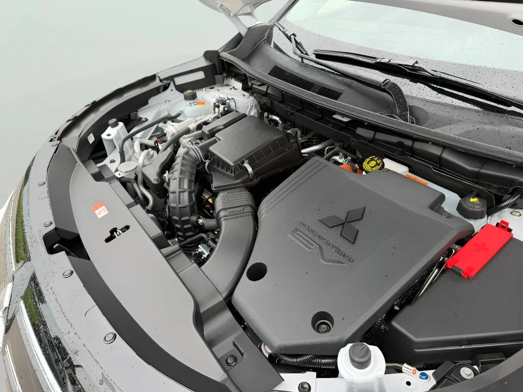 New 2026 White Mitsubishi SEL image 27