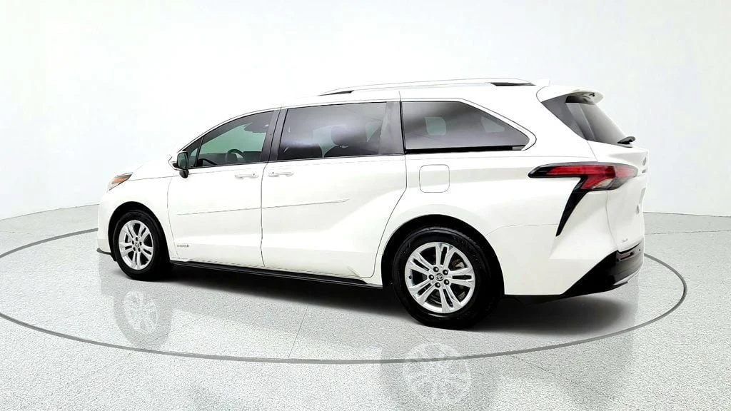 Used 2021 Blizzard Pearl Toyota Platinum AWD 7-Passenger image 7