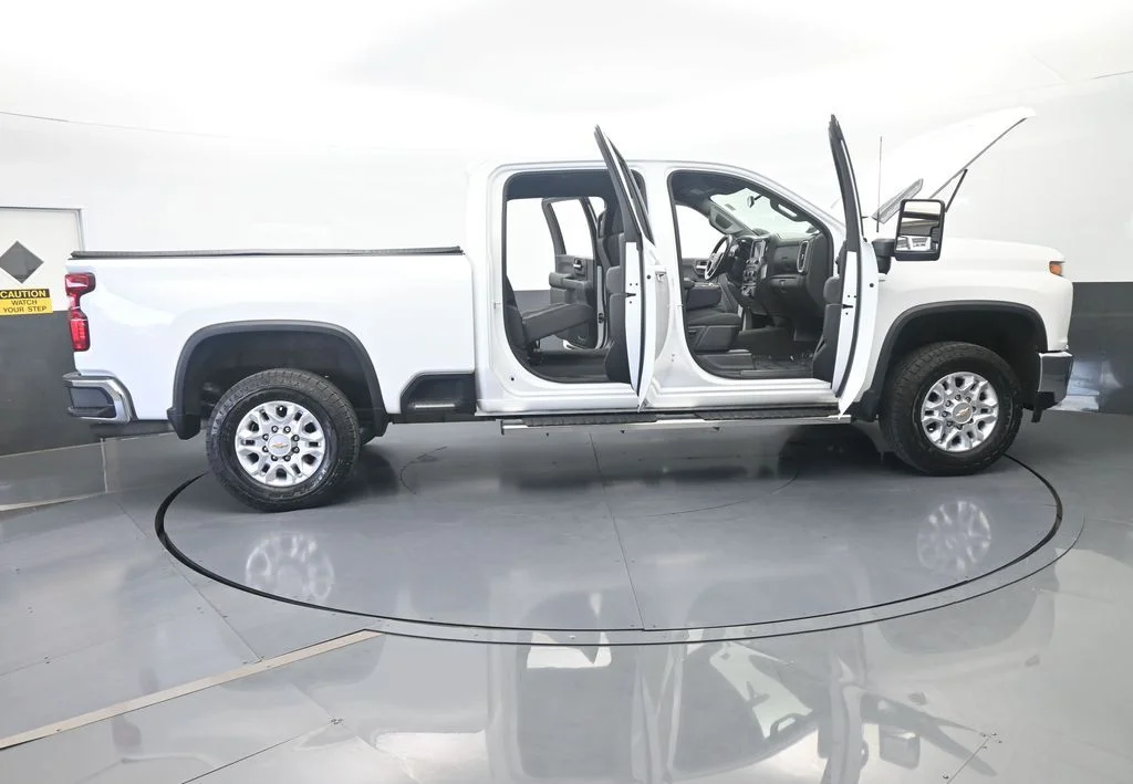 Used 2022 Summit White Chevrolet LT image 67