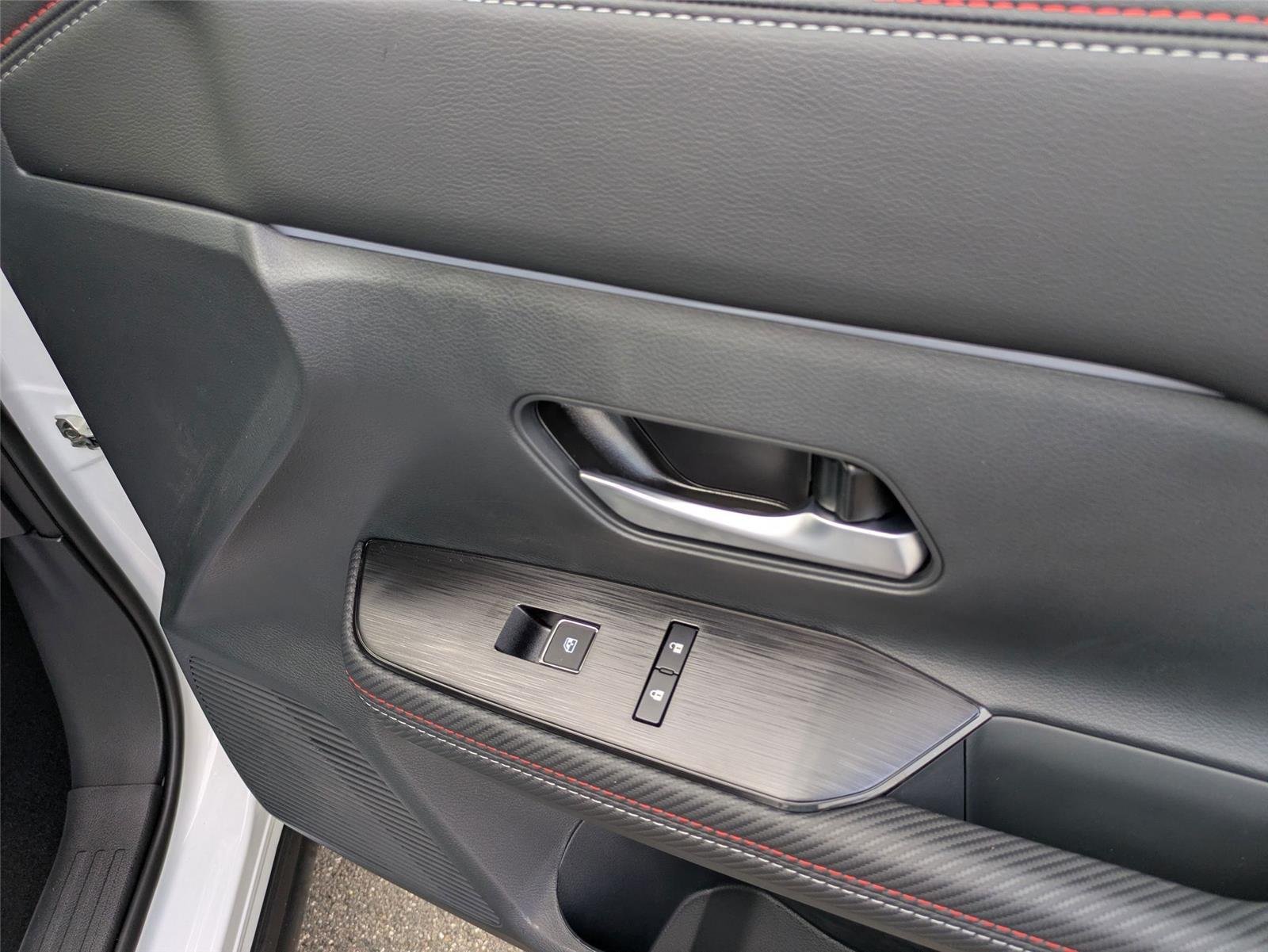 New 2026 Aspen White TriCoat / Super Black Two-tone Nissan SR image 32