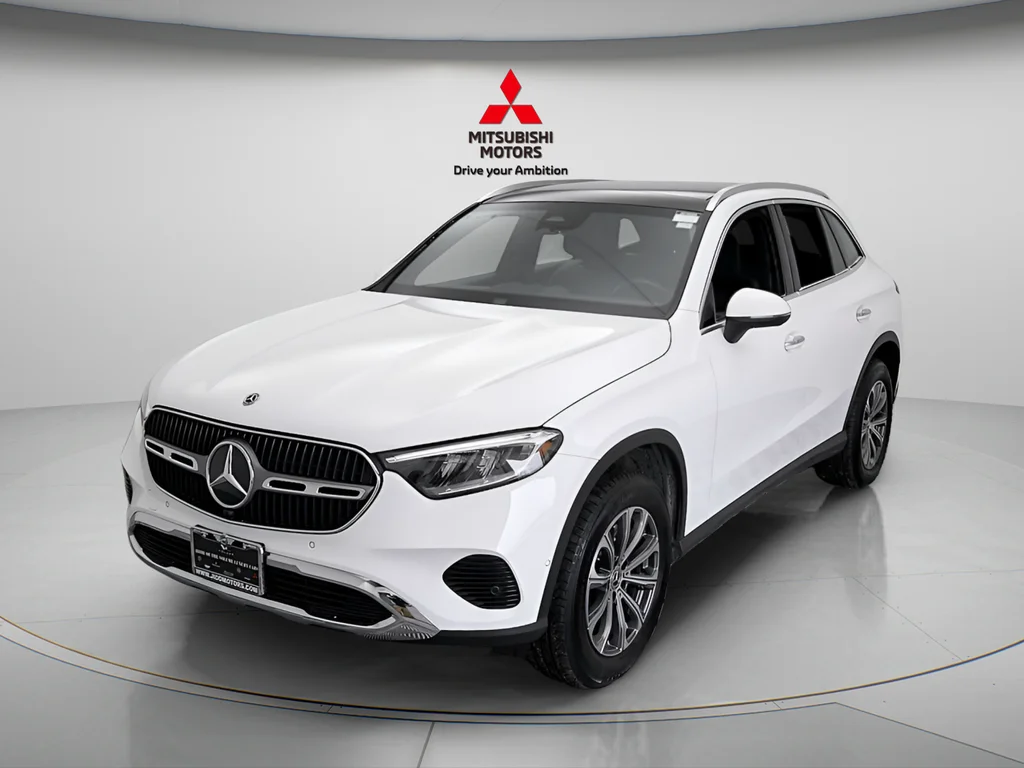 Used 2024 Polar White Mercedes-Benz GLC 300 image 3