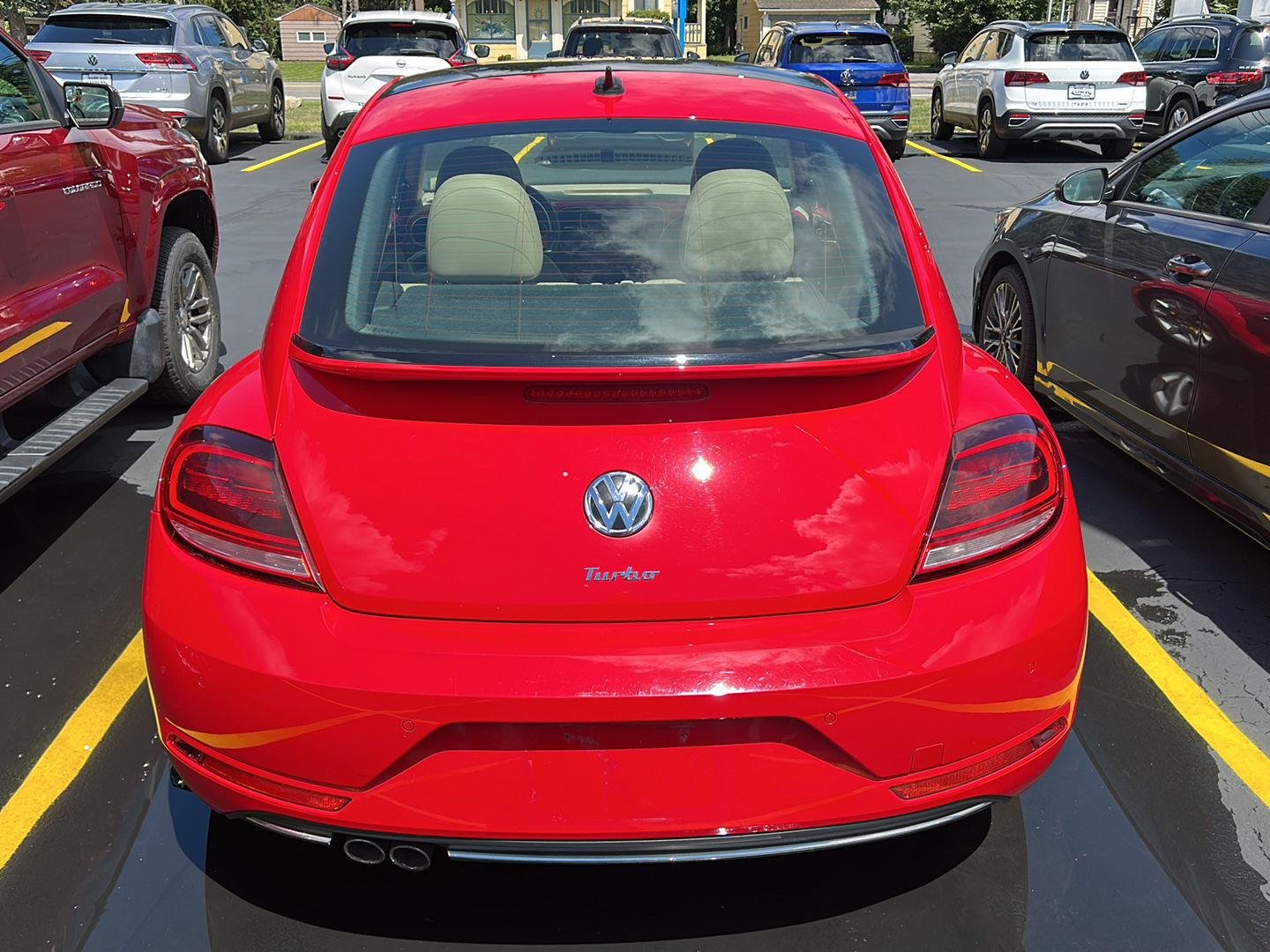 Used 2019 Tornado Red Volkswagen SE image 5