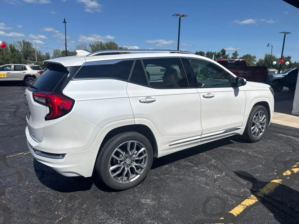 Used 2024 White GMC Denali image 2