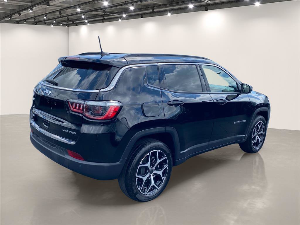Used 2025 Diamond Black Crystal Pearlcoat Jeep Limited image 7