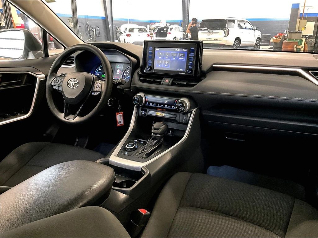 Used 2020 White Toyota LE image 14