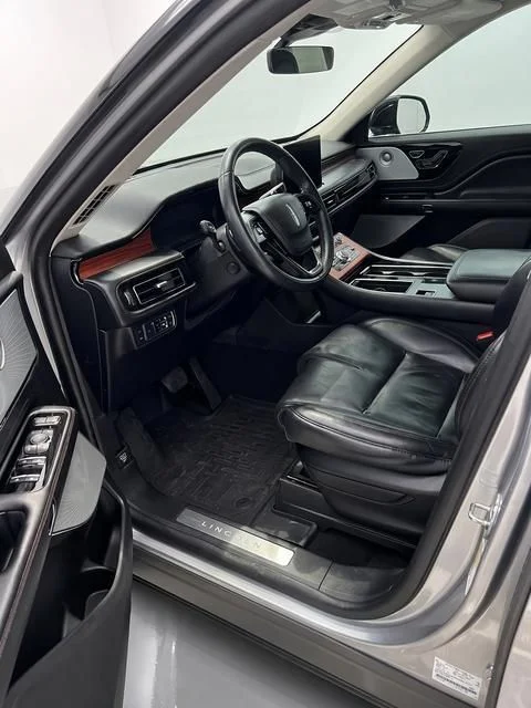 Used 2022 Silver Lincoln Grand Touring image 9