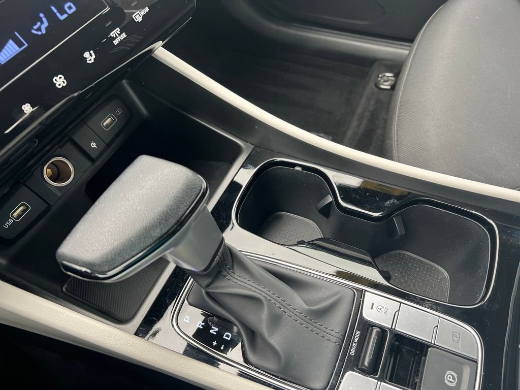 Used 2024 Black Pearl Hyundai SEL image 19