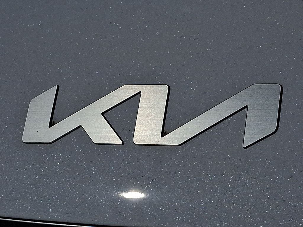 New 2026 Glacial White Pearl Kia Wind AWD image 11