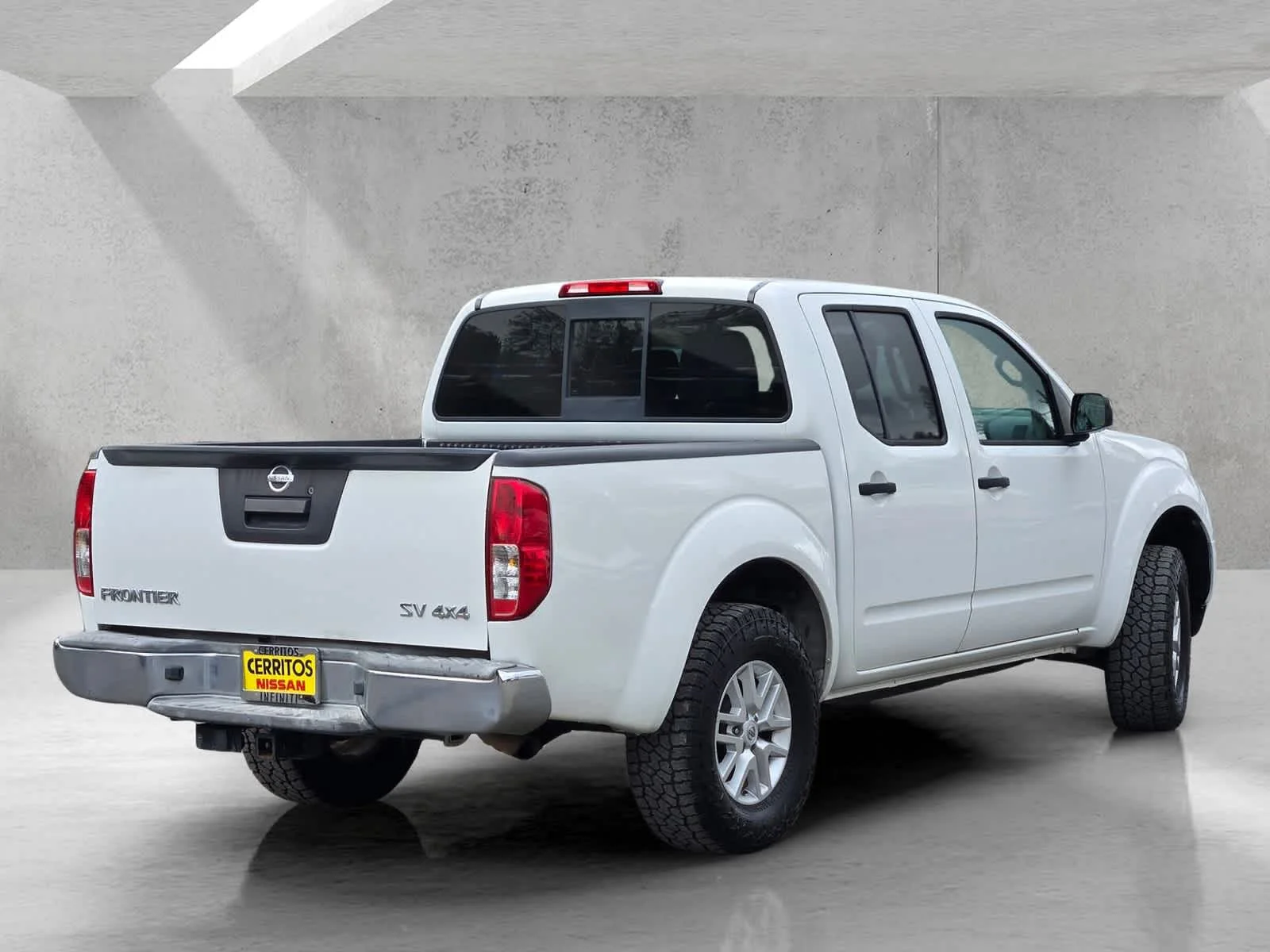 Used 2016  Nissan SV image 4