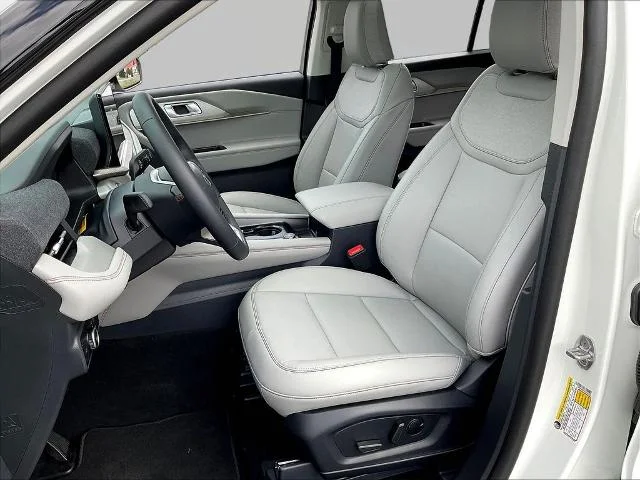 New 2026 Star White Metallic Tri-Coat Ford Active image 70