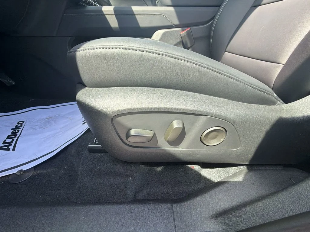 New 2026 Sterling Metallic GMC Elevation image 12