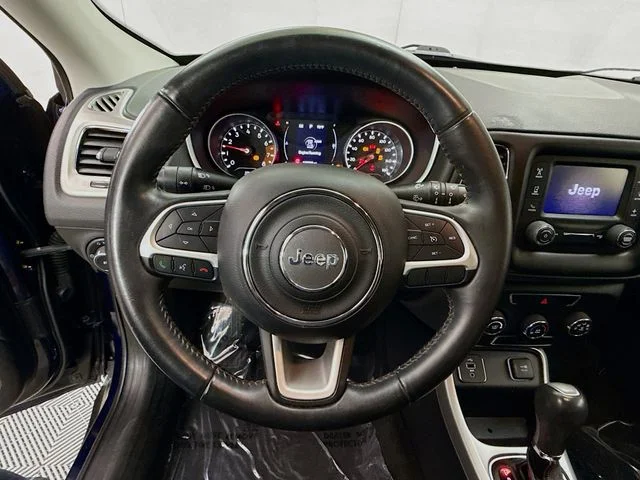Used 2018 Jazz Blue Pearlcoat Jeep Latitude image 11
