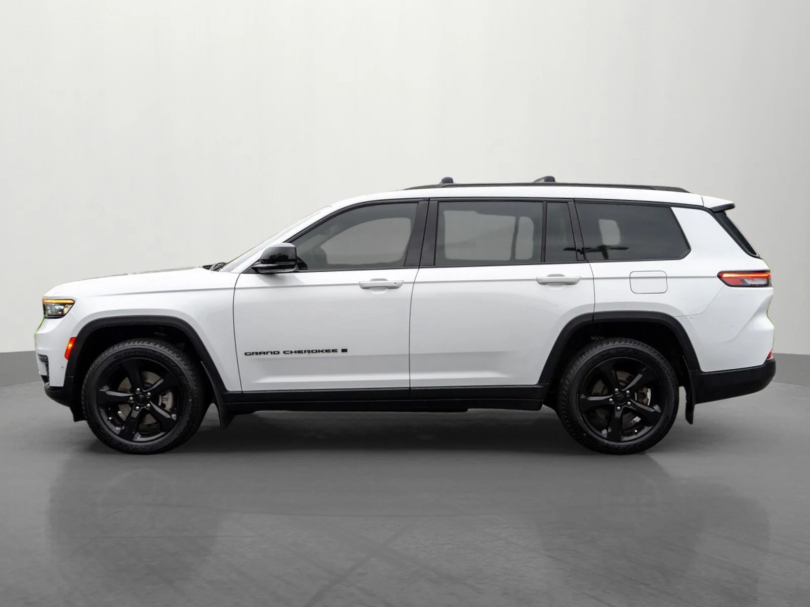 Used 2023 Bright White Clearcoat Jeep Limited image 4