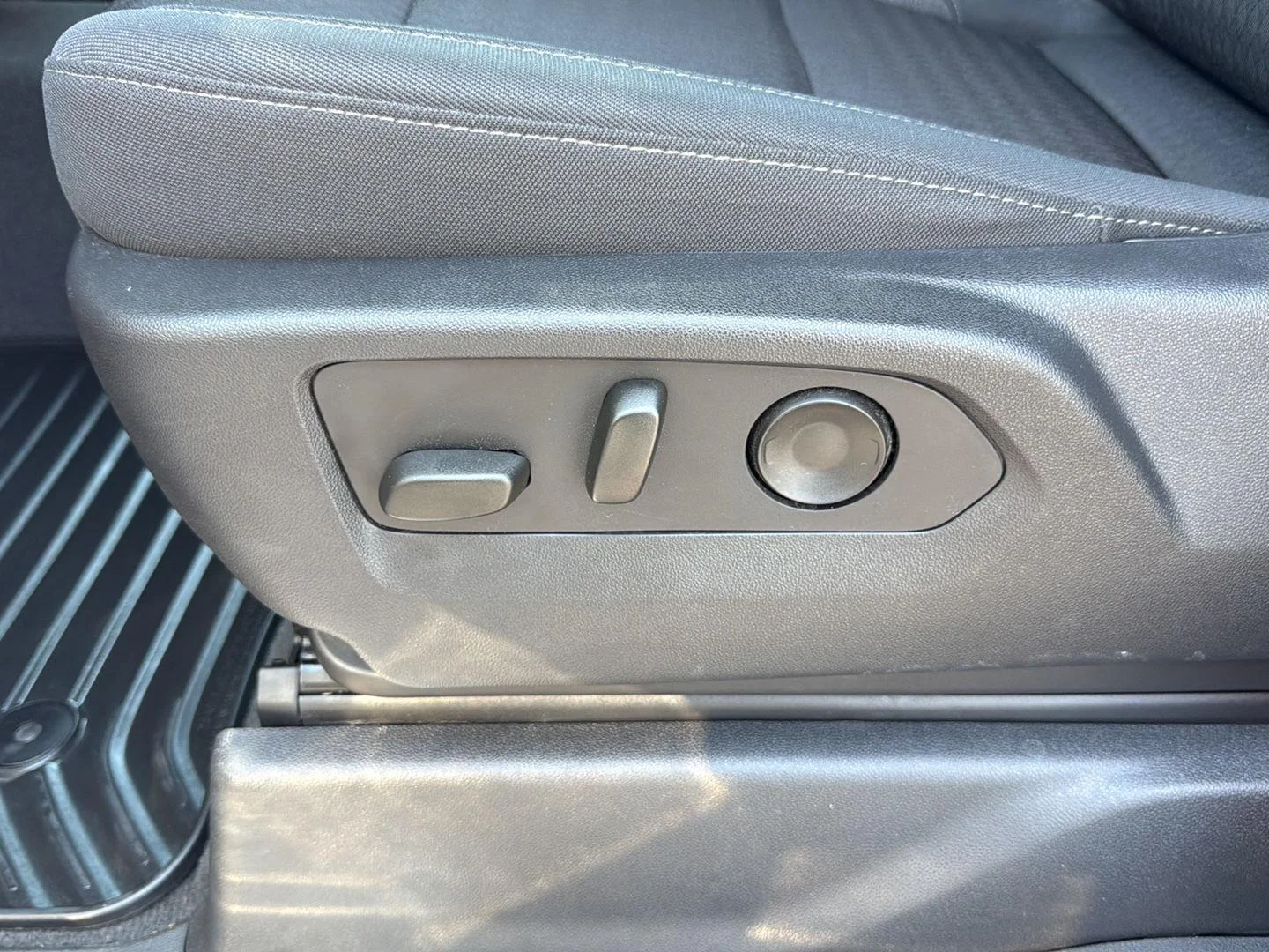 Used 2023 Summit White Chevrolet LT image 10