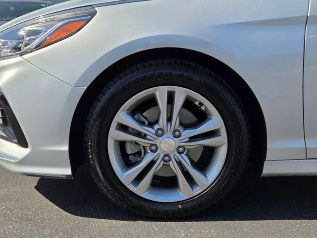 Used 2018 Silver Hyundai Limited image 7