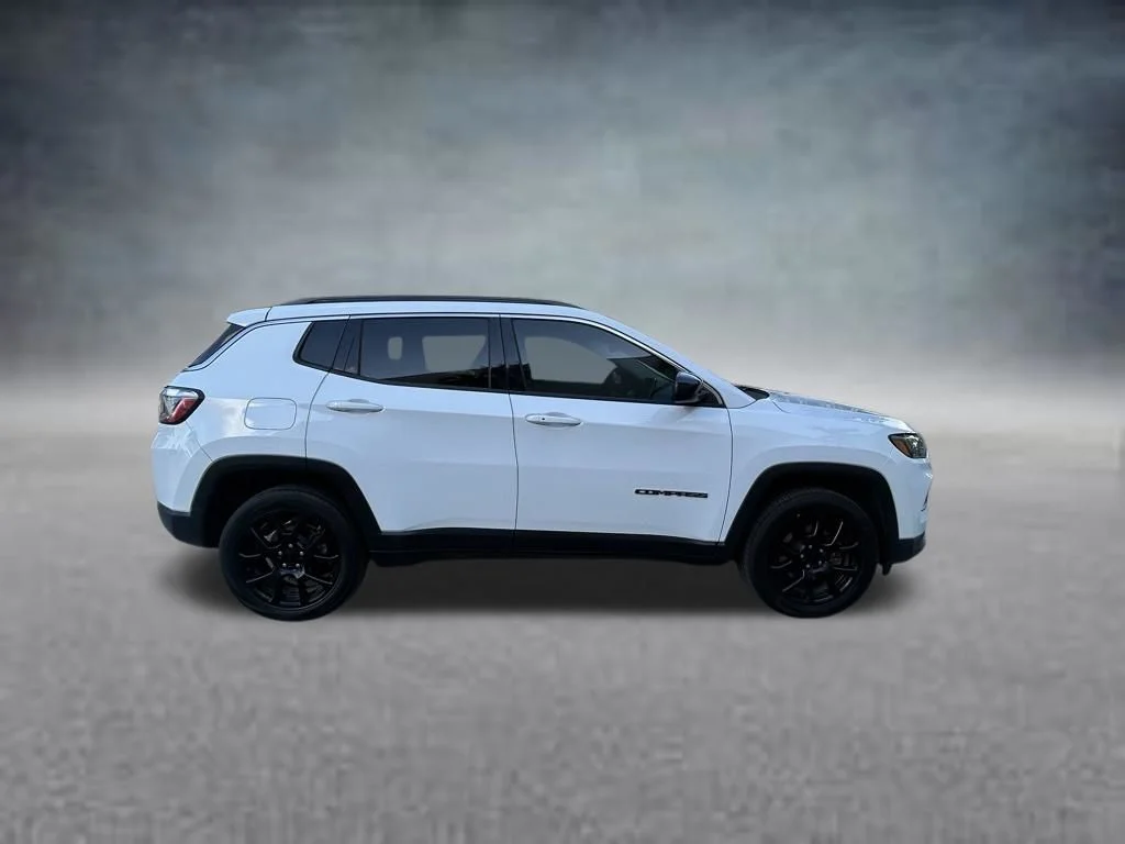 Certified Used 2022 White Jeep Latitude Lux image 8