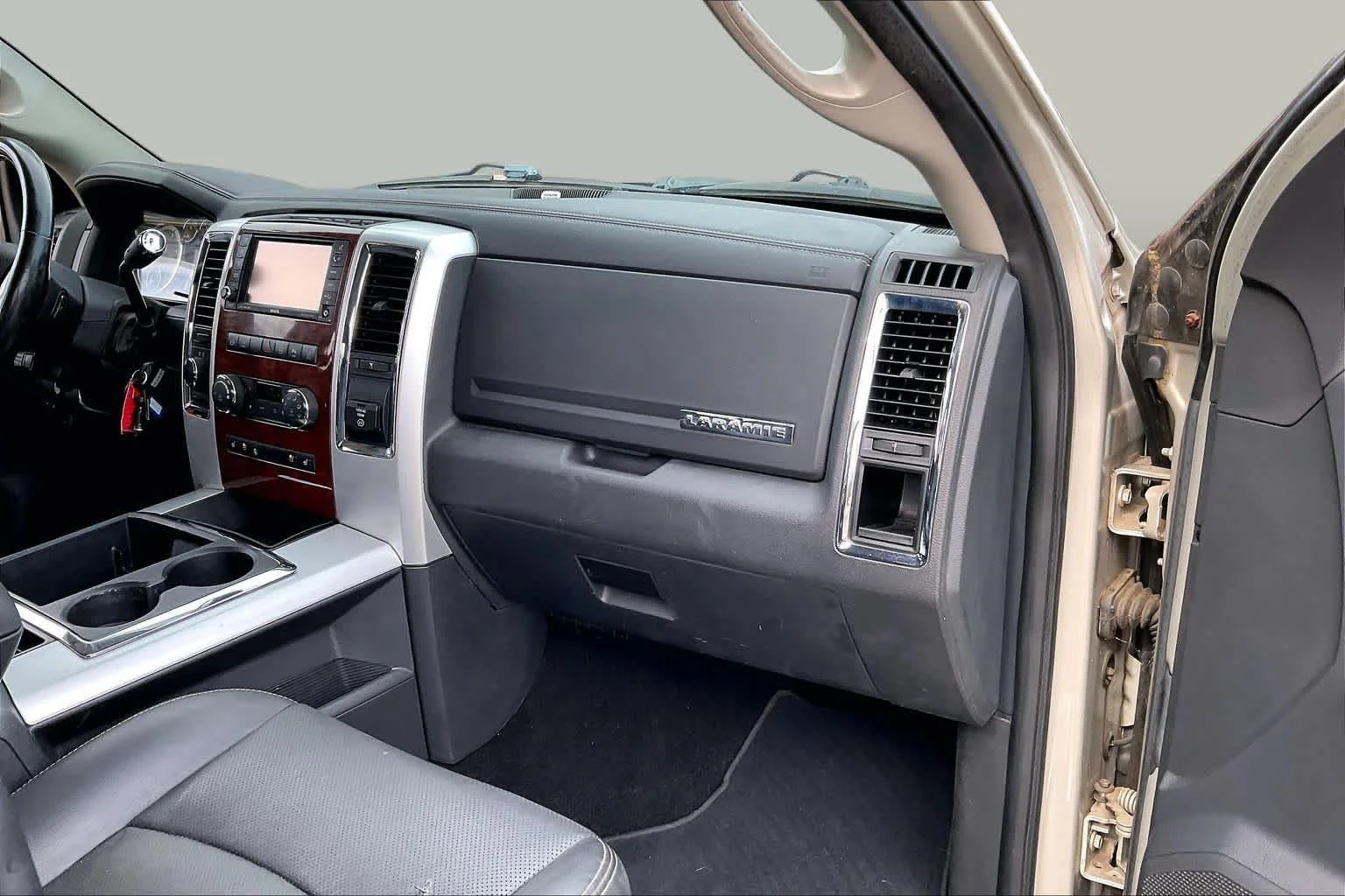 Used 2010 Light Graystone Pearl Dodge Laramie image 17