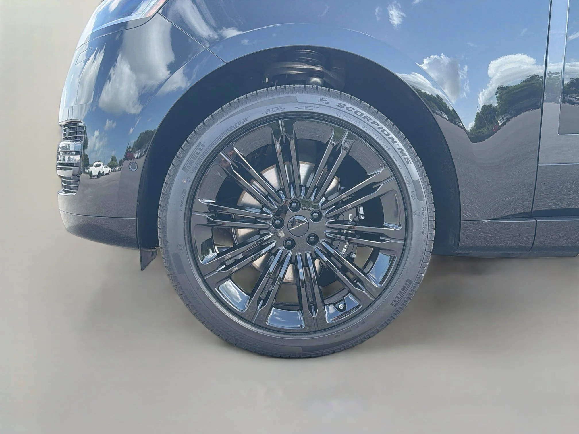 New 2026 Santorini Black Land Rover SE image 43