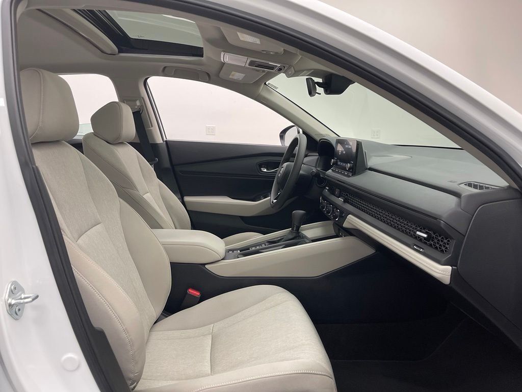 Used 2024 White Honda EX image 30