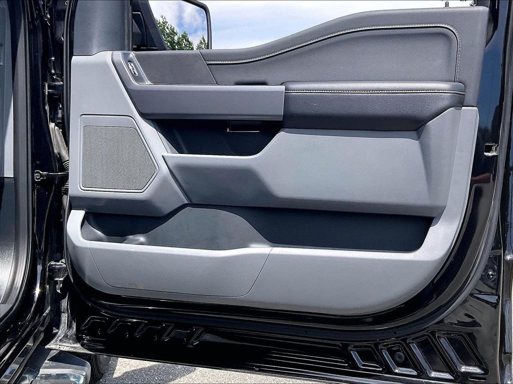 Used 2025 Agate Black Metallic Ford XLT image 11