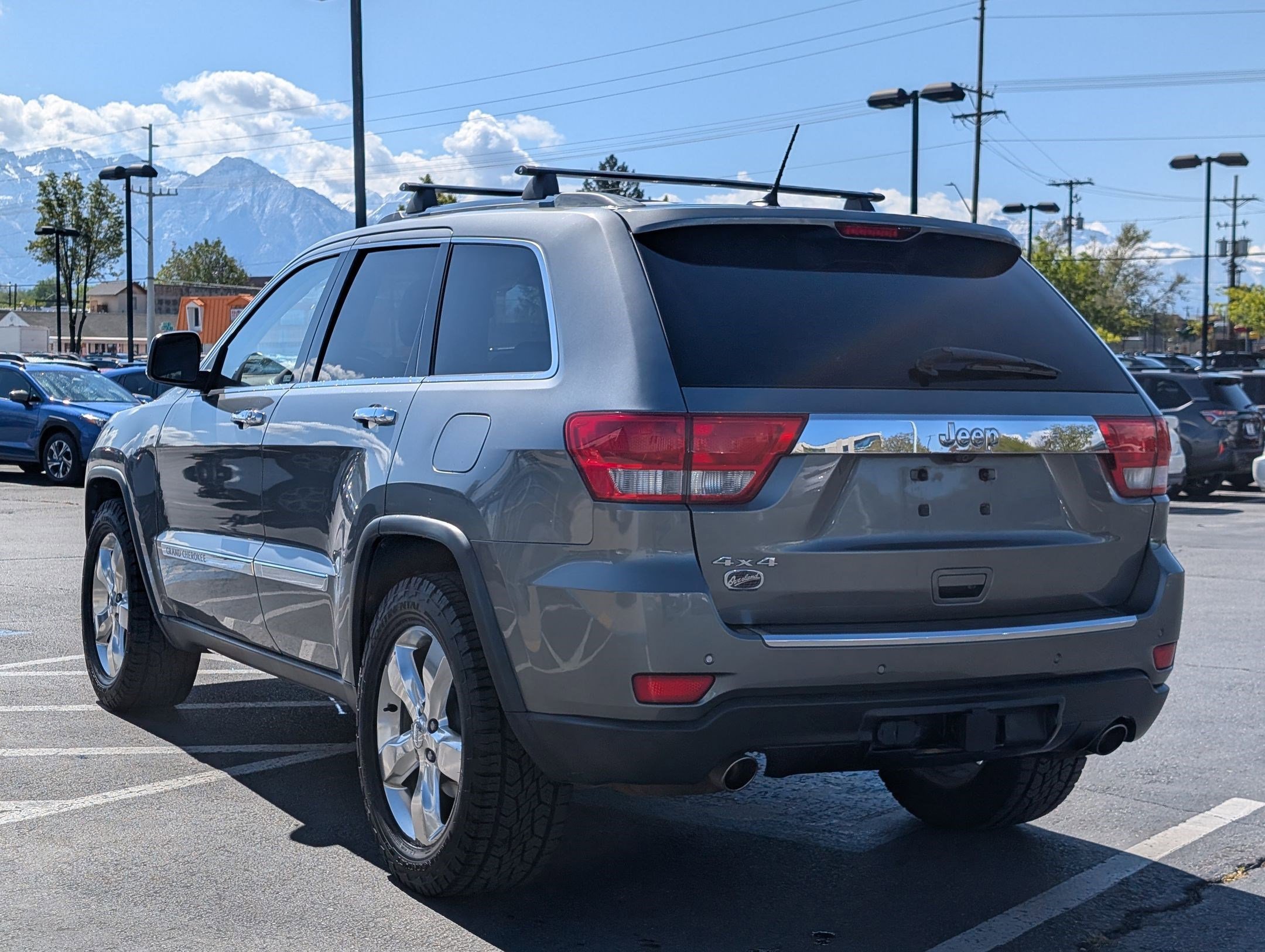 Used 2011 Mineral Gray Metallic Jeep Overland Summit image 5