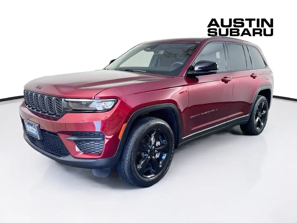 Used 2023 Red Jeep Altitude image 3